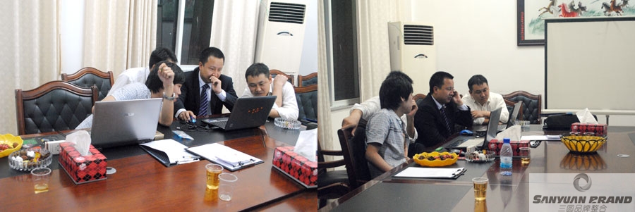 在邵陽客戶處進(jìn)行稿件的最終確認(rèn)